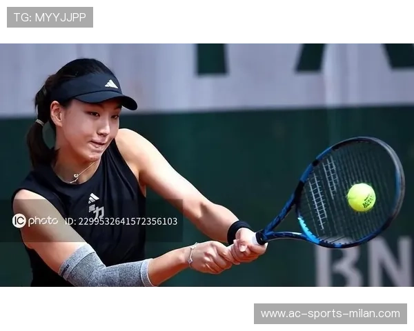 网球女子赛切球逼迫对手挂网：战术之美与装备协奏的魅力