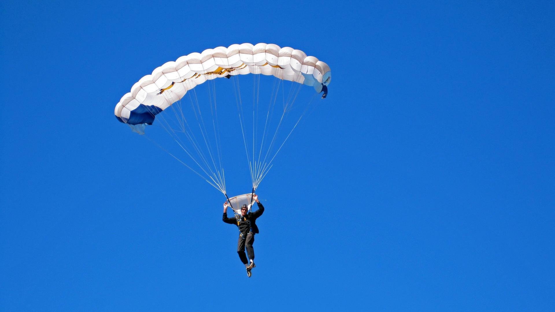 林丹与国外教练团队开展深度合作,林丹教打球